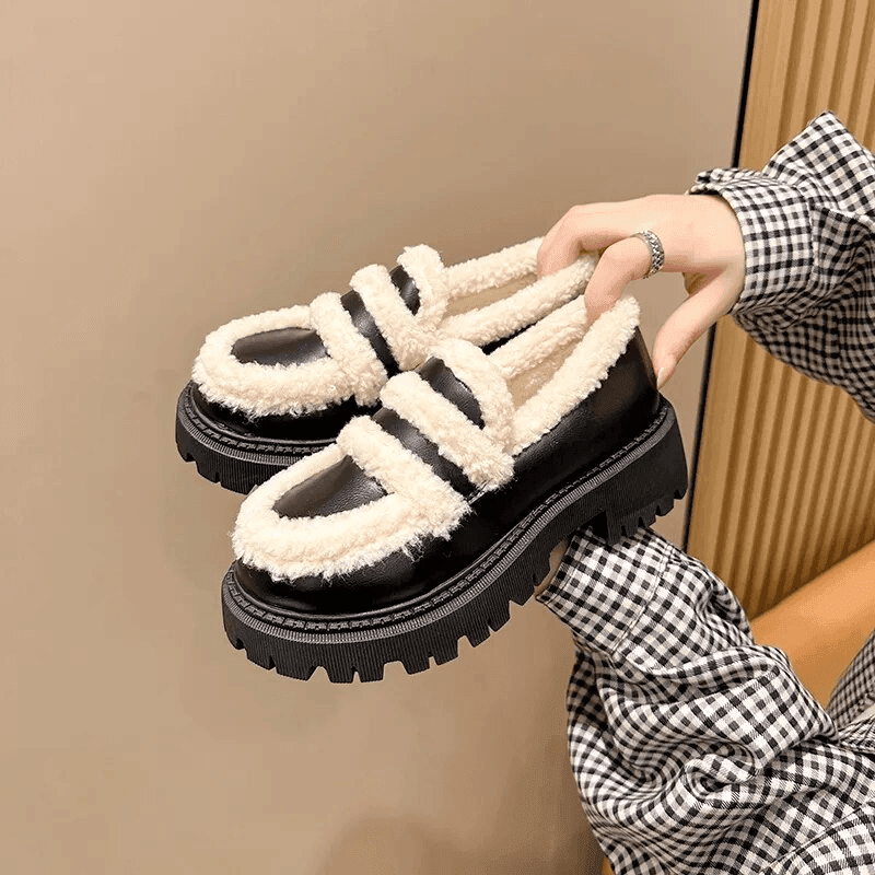 מוקסין עור איטלקי בגימור פרוותי מהפנט ללוק נשי חזק ובולט - לה איסלה