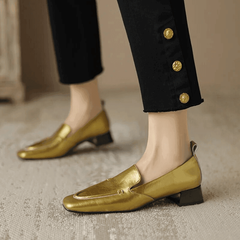 מוקסין מטאלי של מעצב איטלקי ללוק חורפי מדוייק ולהופעה עוצרת נשימה - לה איסלה