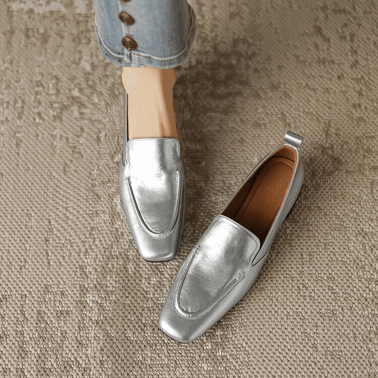 מוקסין מטאלי של מעצב איטלקי ללוק חורפי מדוייק ולהופעה עוצרת נשימה - לה איסלה