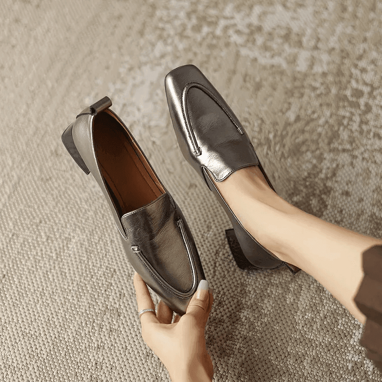 מוקסין מטאלי של מעצב איטלקי ללוק חורפי מדוייק ולהופעה עוצרת נשימה - לה איסלה