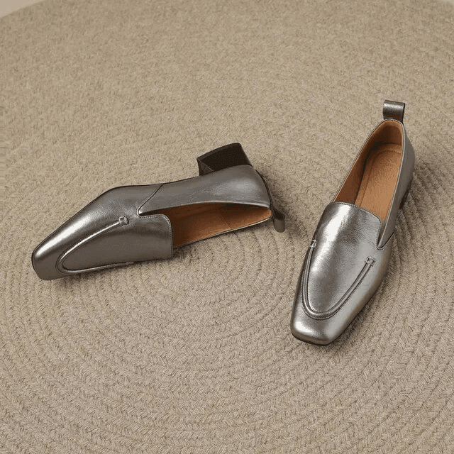 מוקסין מטאלי של מעצב איטלקי ללוק חורפי מדוייק ולהופעה עוצרת נשימה - לה איסלה