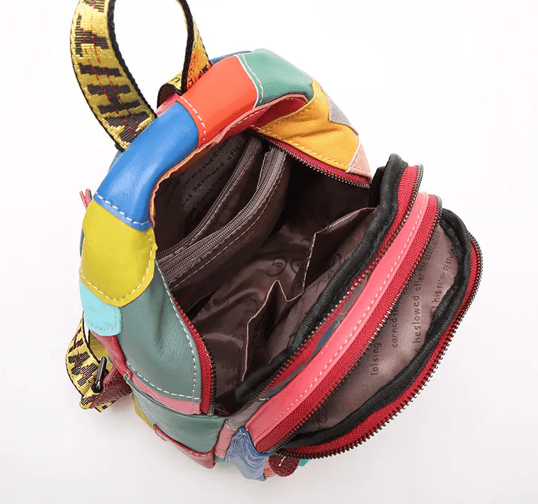 תיק עור של מעצב ניו יורקי בגימור ניטים מרהיב ללוק נשי פמיניסטי ולהופעה מהפנטת - לה איסלה