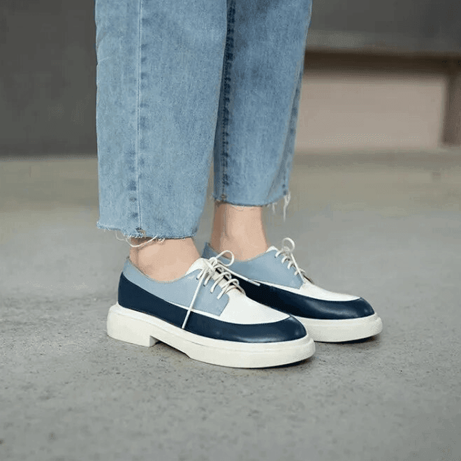 מוקסין בוייפרנד איטלקי בגימור צבעוני בגווני תכלת ללוק של אשיה שאפתנית יציבה - לה איסלה