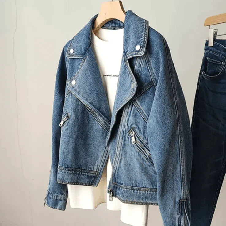 ג'קט ג'ינס מרשים בגימור רוכסנים אופנתי מהפנט ללוק של אישה עדכנית מובילה - לה איסלה