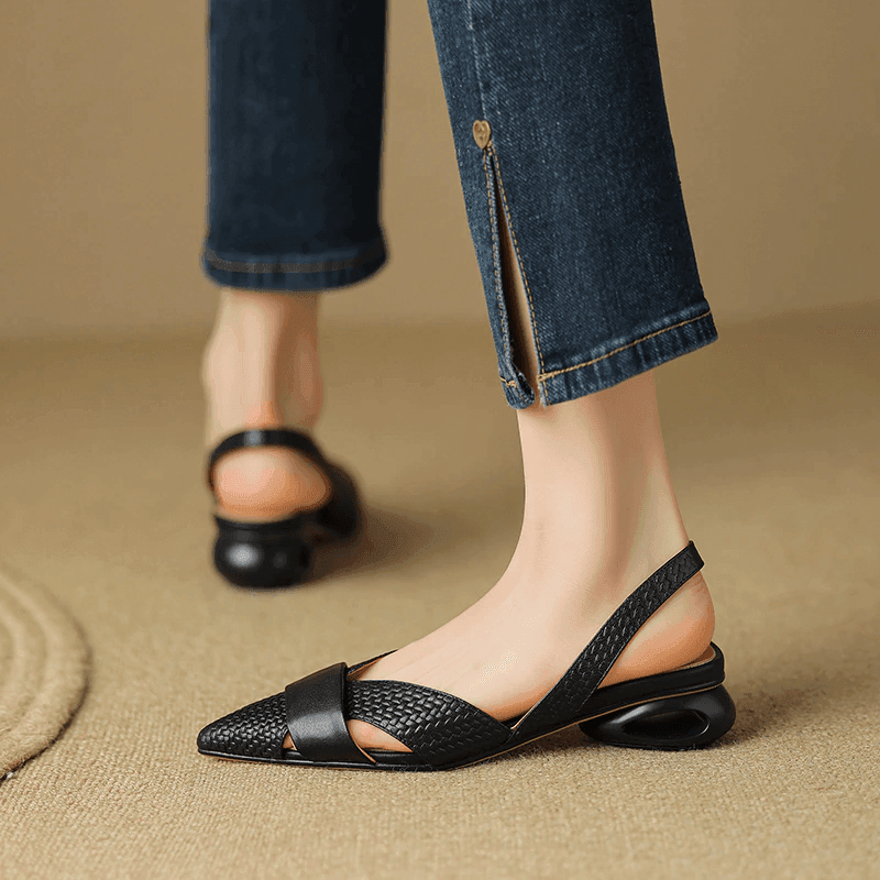 סנדל שפיצי בסגנון נשי מנוחש ואלגנטי להופעה יוקרתית ממילאנו וללוק נפלא שלך - לה איסלה