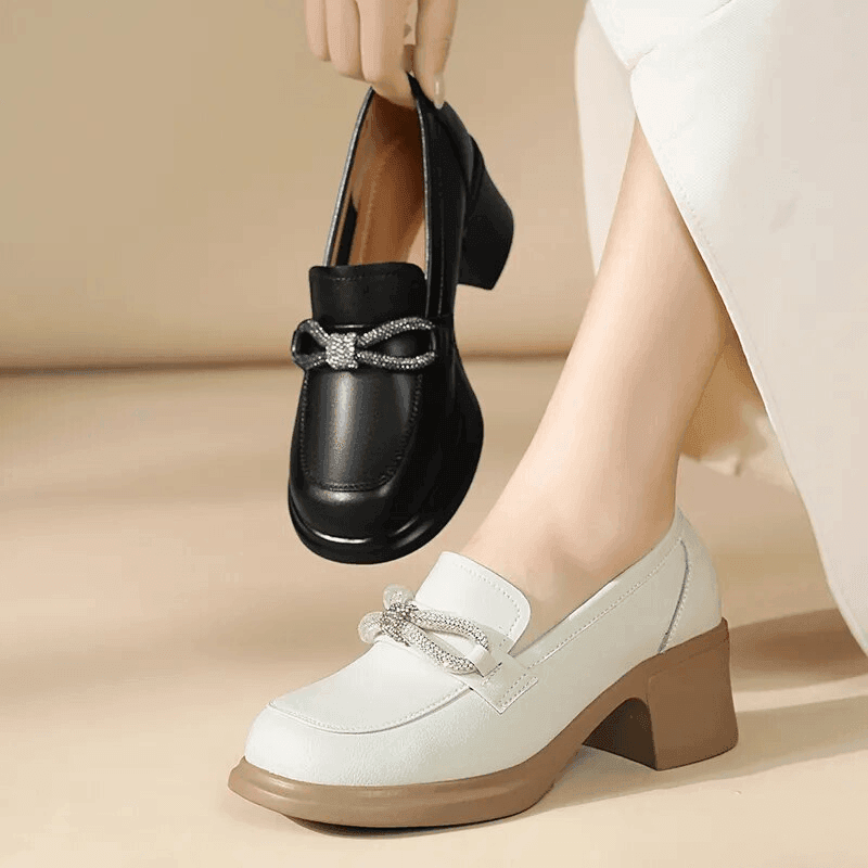 מוקסין סגור מקדימה של מעצב איטלקי בגימור זרקונים מרהיב להופעה נשית מדוייקת - לה איסלה