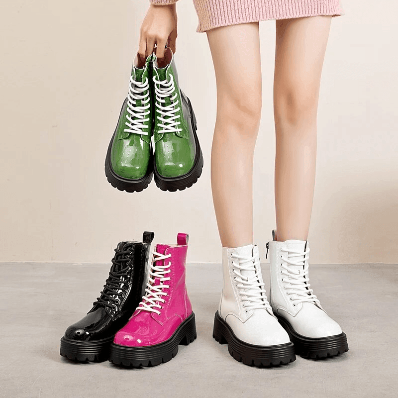 מגפון חורפי בסגנון ד'ר מרטינס' בגימור לקה מושקע להופעה של אישה ממגנטת - לה איסלה