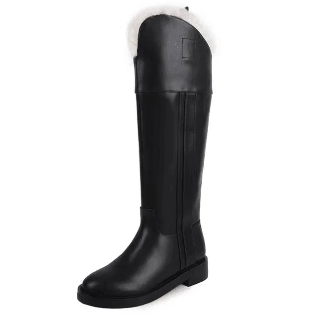 מגפיים רטרו גבוהות עם פרווה פנימית בגימור אופנתי מבריק להופעה חורפית מדוייקת