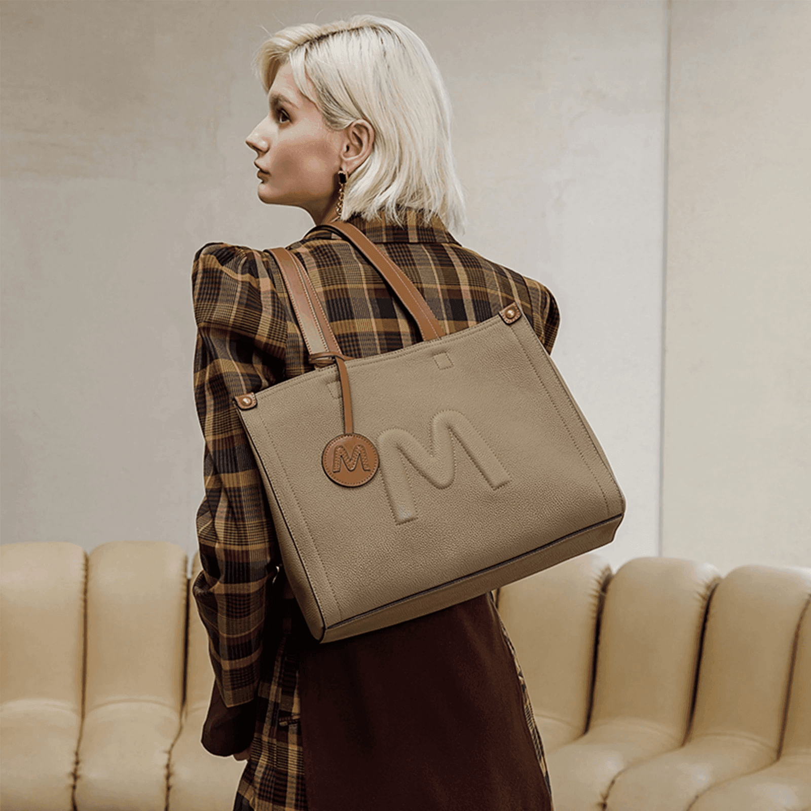 תיק עור מקורי של מעצב מניו יורק ללוק נשי איכותי ולהופעה נשית חזקה - לה איסלה