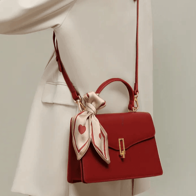 תיק עור בהשראת הקריסמס ללוק יוקרתי כובש ולהופעה של אישה קרייריסטית מרהיבה - לה איסלה