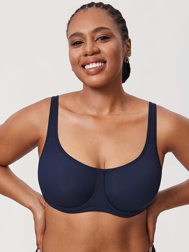 חזיית עצם חגיגית לאישה עם נוכחות כריזמתית