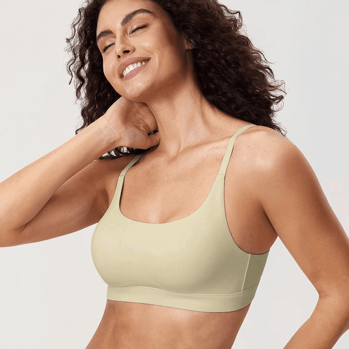 חזיית טופ בסגירה אחורית בריפוד עדין ותומך ללא עצם ללוק נשי חתיכי - לה איסלה