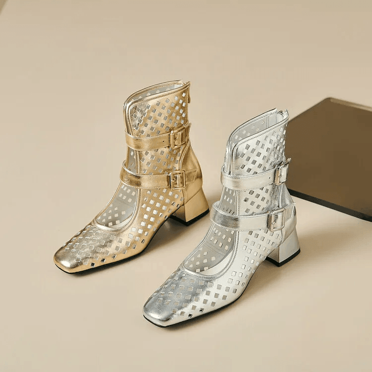 מגפון סנדל אופנתי של מעצב ניו יורקי  מדליק להופעה נשית היפסטרית ללוק משגע