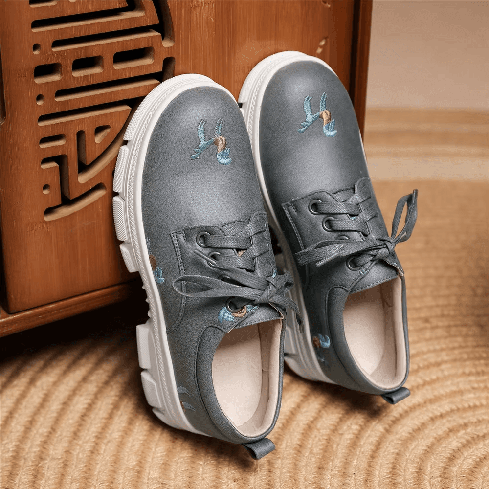 פלטפורמת סניקרס מעור איטלקי להופעה מלהיבה לאישה עם ביטחון עצמי נוכח