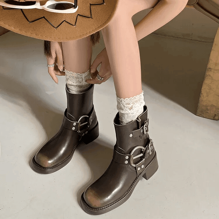 מגף בוקרים קצר בגיזרה שיקית של קטלוג מעצבים להופעה נשית מהפנטת - לה איסלה