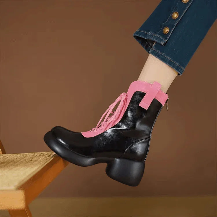 מגפון עור איטלקי בסגירת ריץ אחורי בגימור שרוכים אופנתיים ללוק משגע