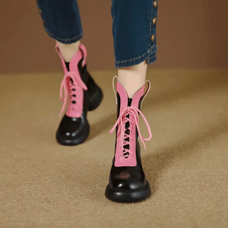 מגפון עור איטלקי בסגירת ריץ אחורי בגימור שרוכים אופנתיים ללוק משגע