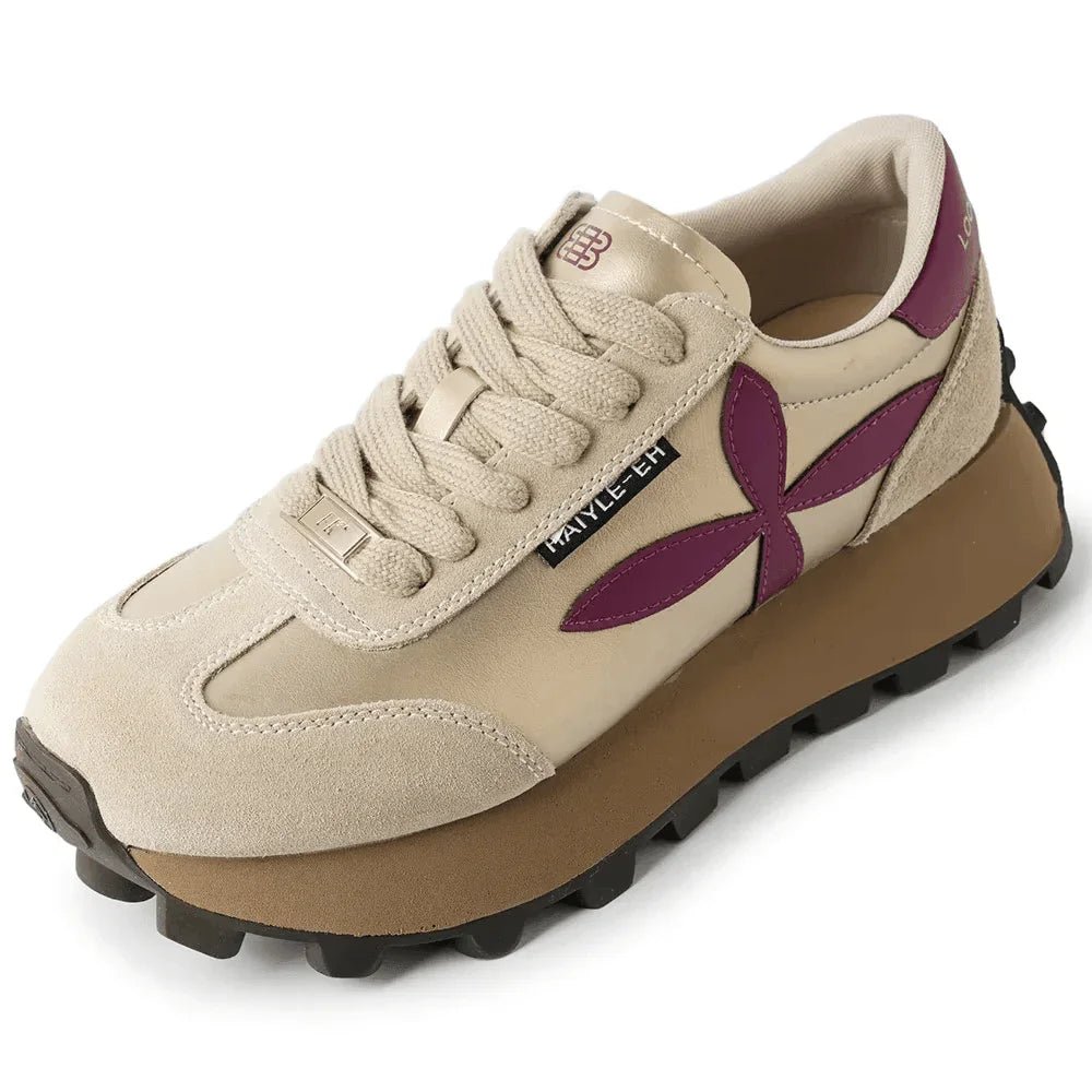 סניקרס עור מהפנטות מספרד בגימור נשי מהמם להופעה ספורטיבית מרתקת