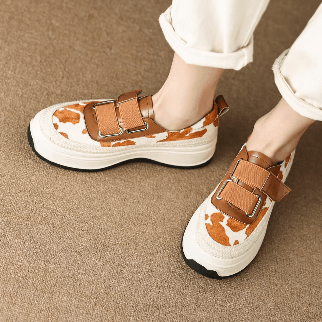 פלטפורמת סנניקרס עם סקוץ סגירה מברצלונה ללוק נשי חתיכי ולהופעה מובילה