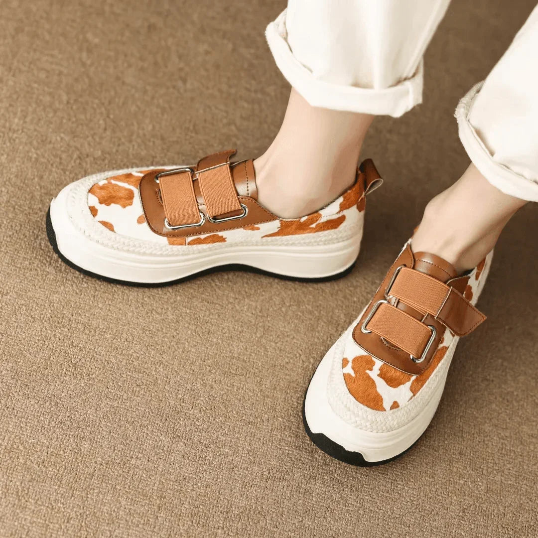 פלטפורמת סנניקרס עם סקוץ סגירה מברצלונה ללוק נשי חתיכי ולהופעה מובילה