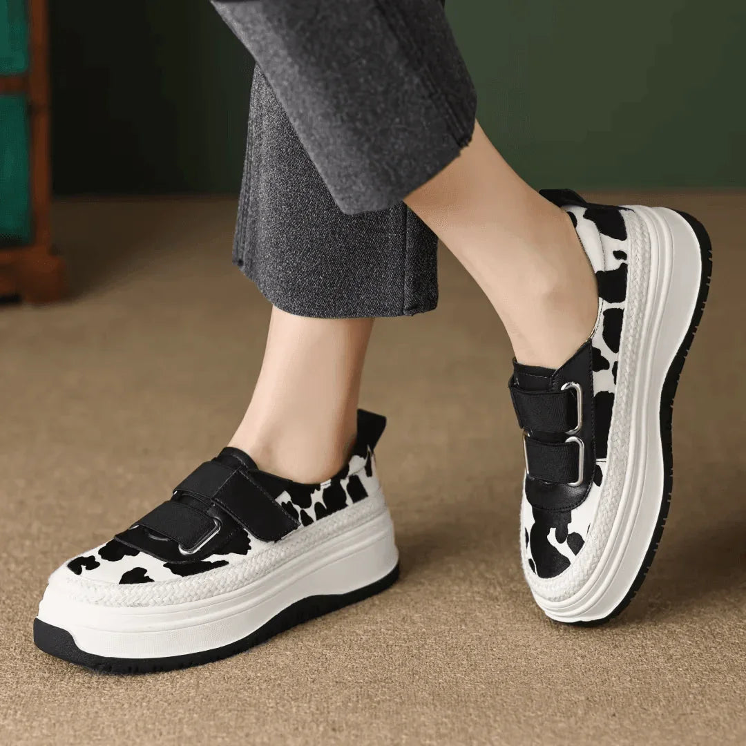 פלטפורמת סנניקרס עם סקוץ סגירה מברצלונה ללוק נשי חתיכי ולהופעה מובילה