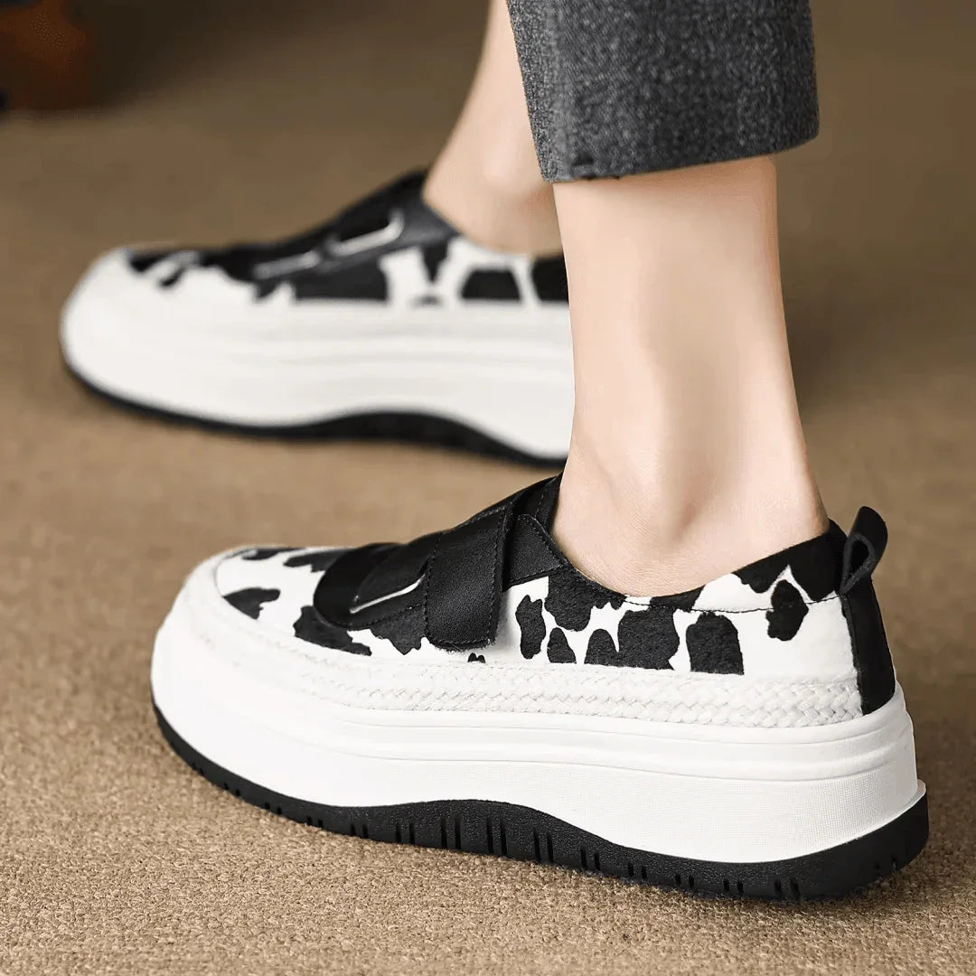 פלטפורמת סנניקרס עם סקוץ סגירה מברצלונה ללוק נשי חתיכי ולהופעה מובילה