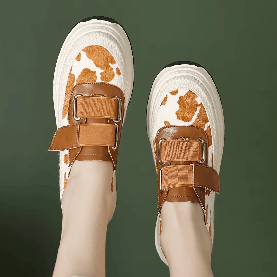 פלטפורמת סנניקרס עם סקוץ סגירה מברצלונה ללוק נשי חתיכי ולהופעה מובילה