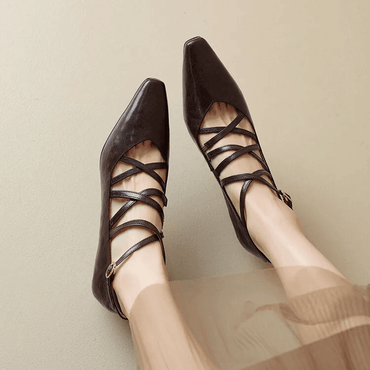 סנדל לוליטה ברצועות עור מושלמות ללוק נשי בובתי ולהופעה אופנתית מטורפת - לה איסלה