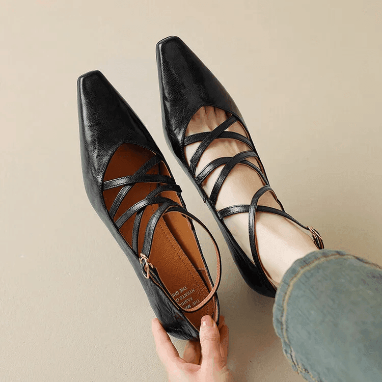 סנדל לוליטה ברצועות עור מושלמות ללוק נשי בובתי ולהופעה אופנתית מטורפת - לה איסלה