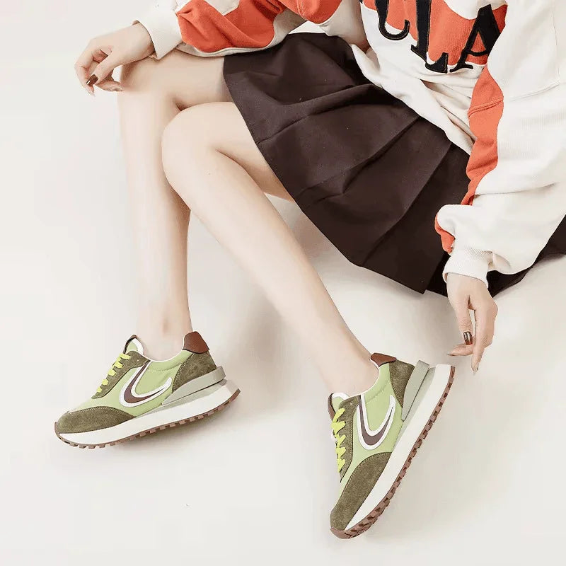 סניקרס פלטפורה מאיטליה בגימור זמש ללוק היפסטרי מהפנט ולהופעה מרתקת שלך