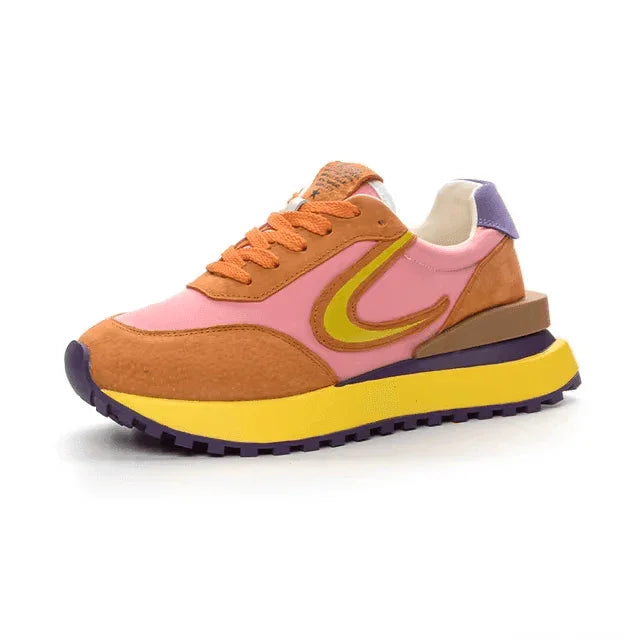 סניקרס פלטפורה מאיטליה בגימור זמש ללוק היפסטרי מהפנט ולהופעה מרתקת שלך