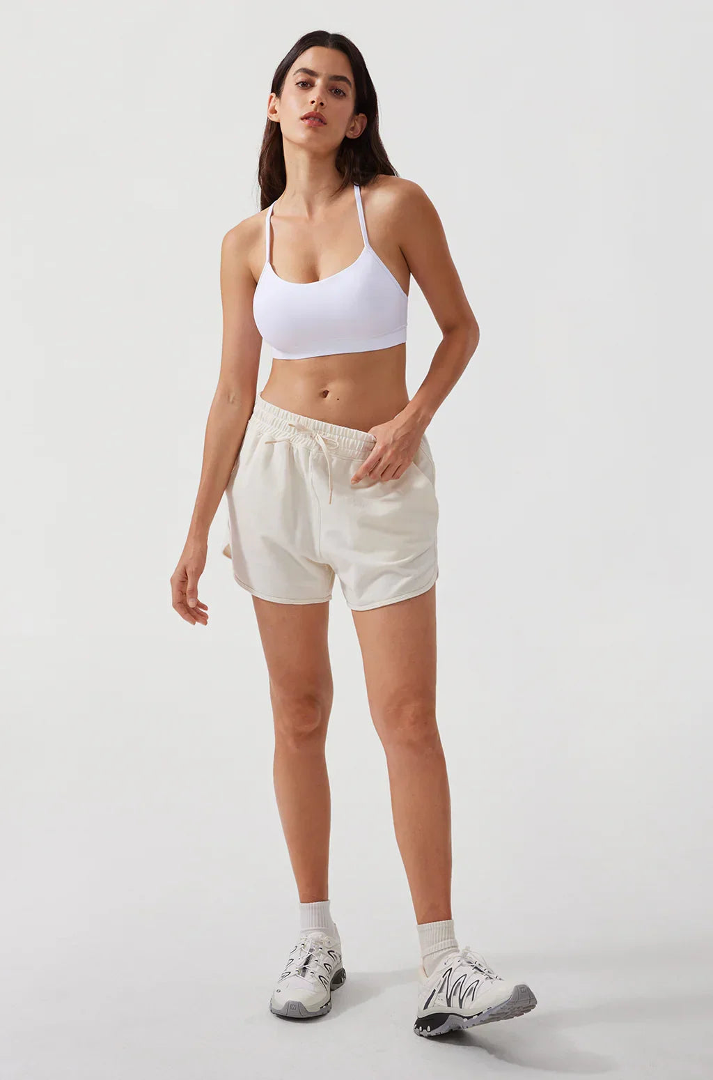 טופ כותנה ספורטיבי בגימור בלתי נראה בגב ללוק נשי עוצמתי ולהופעה קלילה