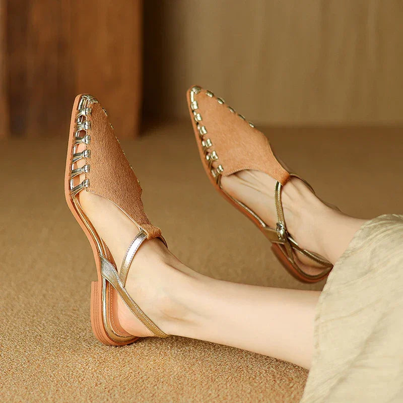 סנדלי עור יוקרתיים מאיטליה בגימור פרוותי שיקי ללוק היסטרי שלך לעונה