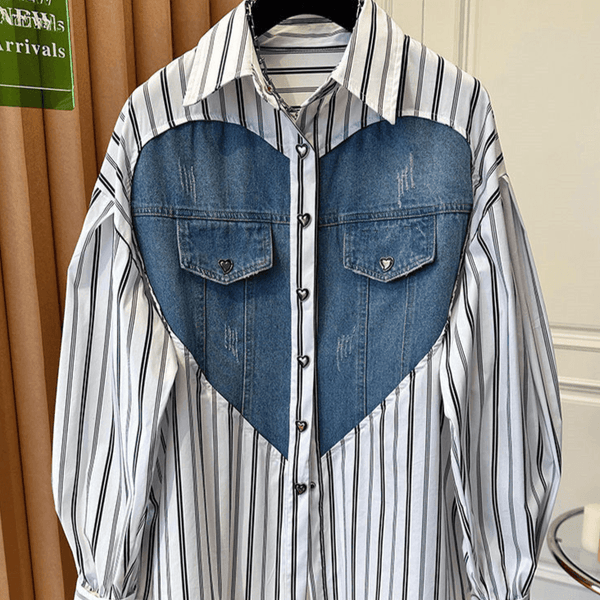 מכופתרת בוייפרנד מרשימה בשילוב ג'ינס בצורת לב ללוק של אישה מגניבה במיוחד - לה איסלה 