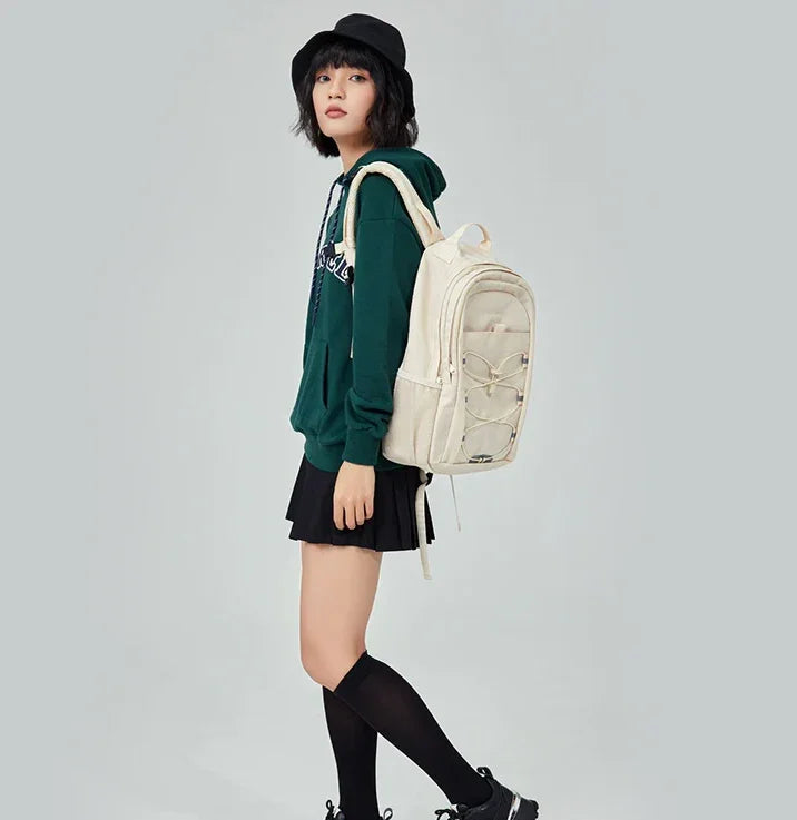 תיק גב מושלם ללפ טופ בגימור פרקטי ובחלוקה נבונה של תאים ללוק נשי לא מתאמץ