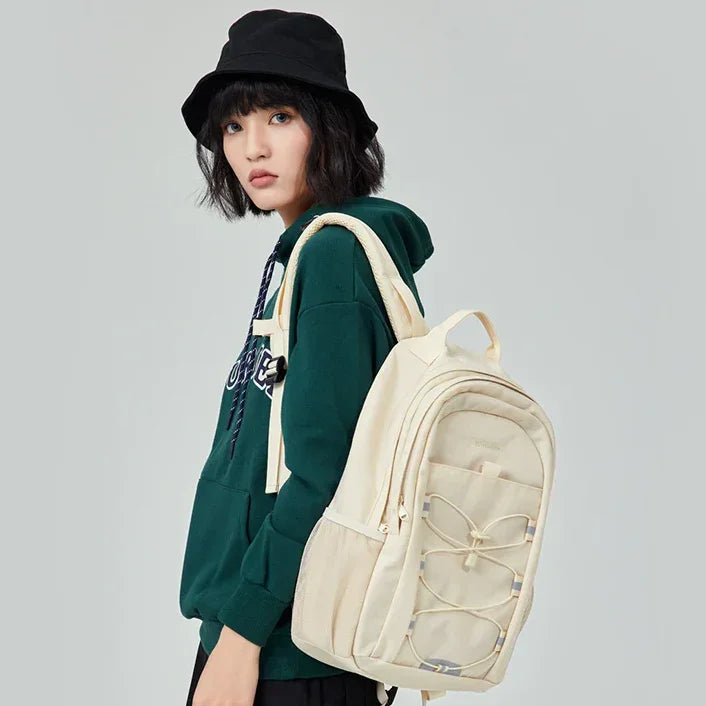 תיק גב מושלם ללפ טופ בגימור פרקטי ובחלוקה נבונה של תאים ללוק נשי לא מתאמץ