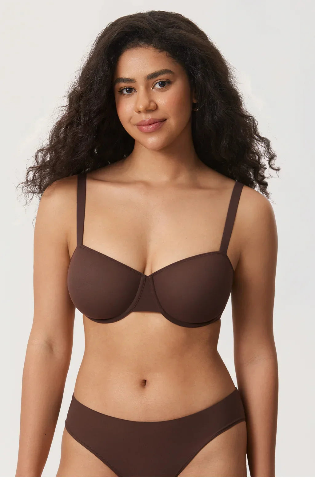 חזיית עצם עדינה ממילאנו בגימור אופנתי מהפנט להופעה נשית מפתיעה