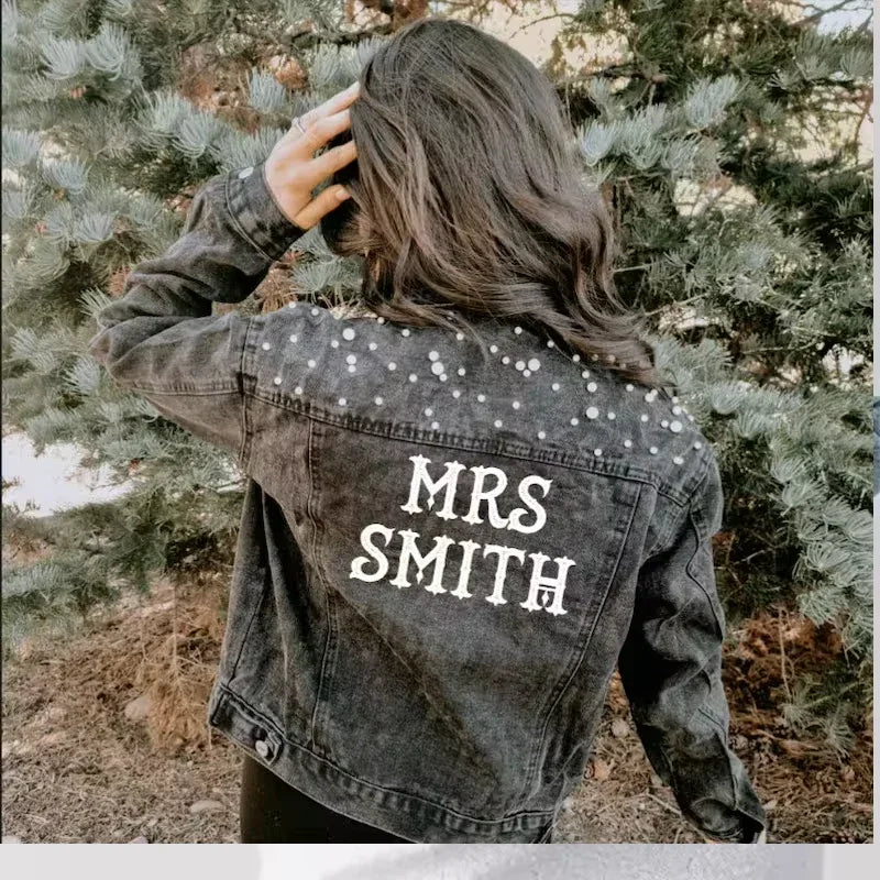 ג'קט ג'ינס מדליק בריקמת כיתוב בהזמנה אישית ללוק פרטי אקסלוסיבי