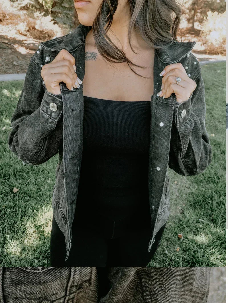 ג'קט ג'ינס מדליק בריקמת כיתוב בהזמנה אישית ללוק פרטי אקסלוסיבי