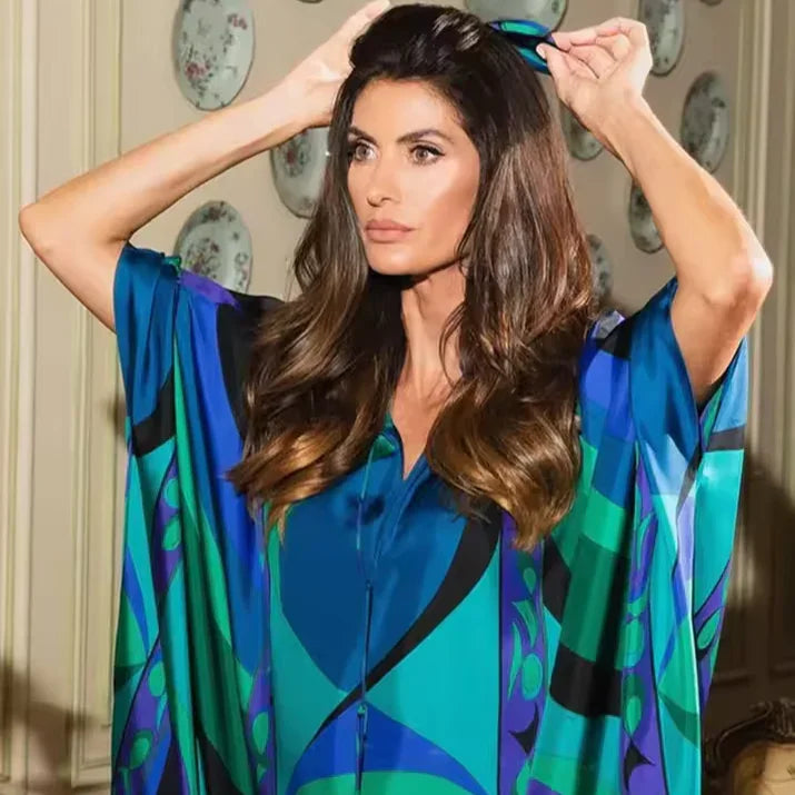 שמלת סטאן מקסי בגווני כחול ירוק ללוק אופנתי מרהיב להופעה נשית מקסימה