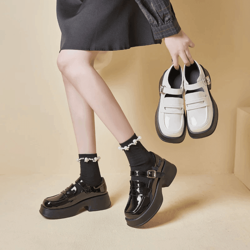 פלטפורמת רטרו בסגנון שנות ה-90 ללוק נשי של פעם ללוק של לוליטה יפה ולהופעה מושלמת - לה איסלה