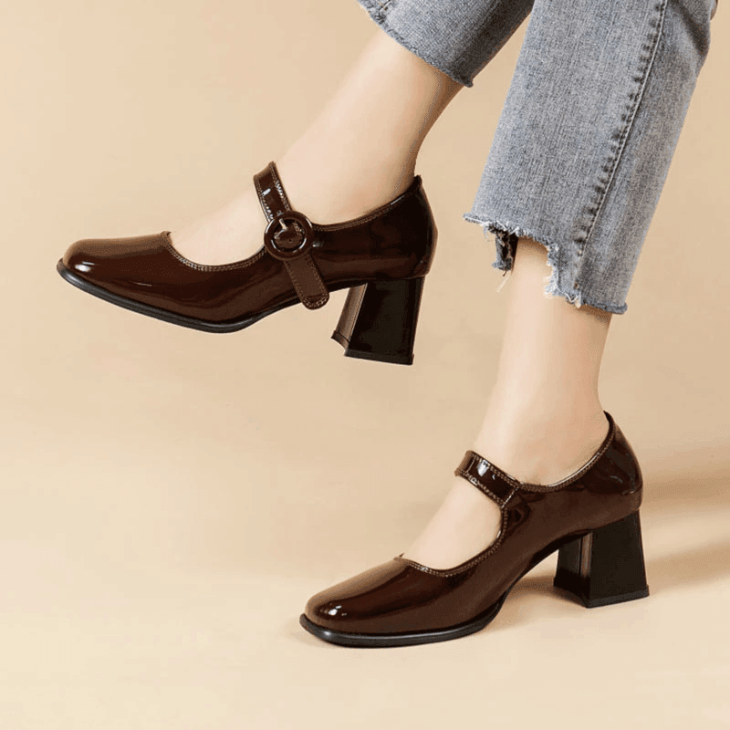 נעל עקב מטריפה של מעצב איטלקי בגימור של שנות ה-90 להופעה נשית אופנתית - לה איסלה