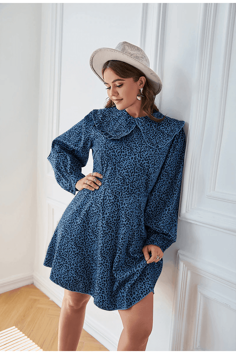 שמלה בסגנון ג'ינס מנומר בגימור צווארון טרנדי בסטייל שנות ה-90 ללוק מהמם - לה איסלה