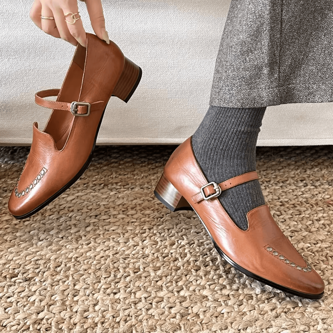 מוקסין נשים ממילאנו בגימור ניטים מקדימה ללוק חורפי אביבי להופעה מהפנטת