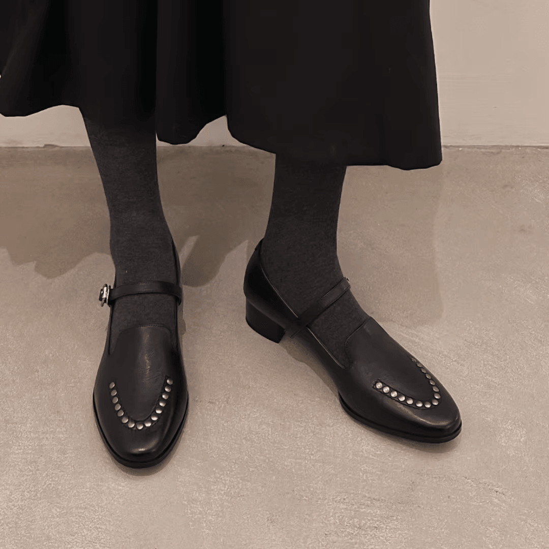 מוקסין נשים ממילאנו בגימור ניטים מקדימה ללוק חורפי אביבי להופעה מהפנטת