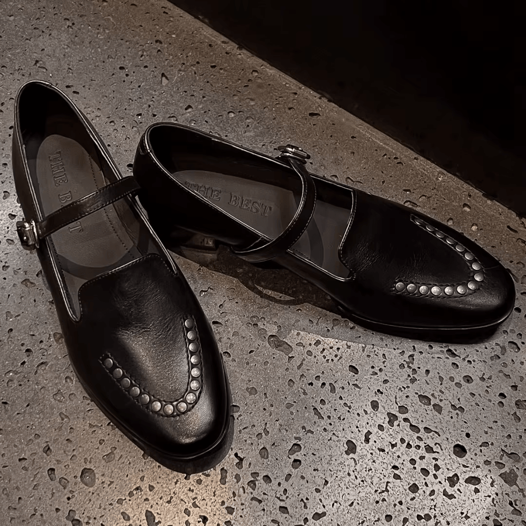 מוקסין נשים ממילאנו בגימור ניטים מקדימה ללוק חורפי אביבי להופעה מהפנטת