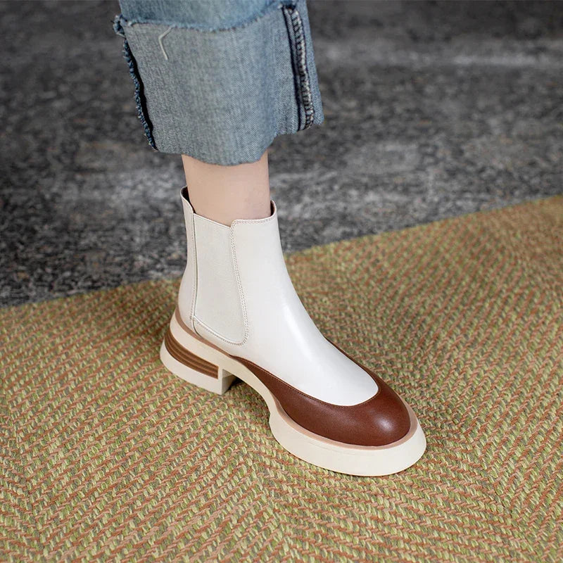 מגפון עור איטלקי בגימור אופנתי מהפנט להופעה נשית מרתקת