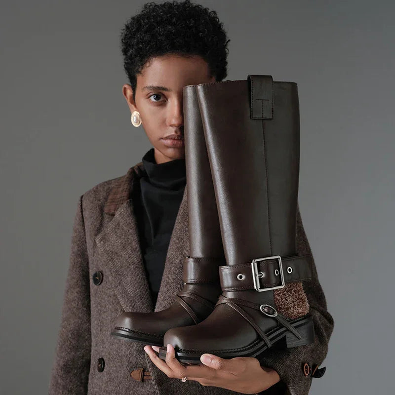 מגף עור מ-ד-ה-י-ם מספרד ללוק שתחרשי עליוי כל החורף וללוק מנצח