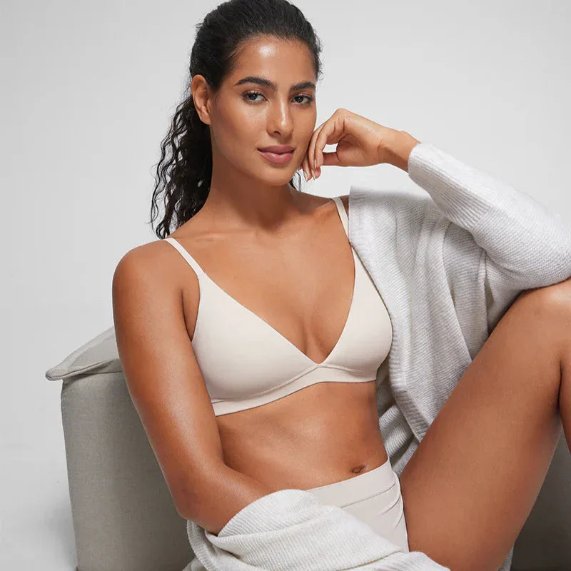 חזיית טופ ללא עצם וללא סגירה אחורית ללוק עדין ולא מתנשא ולהופעה לוהטת