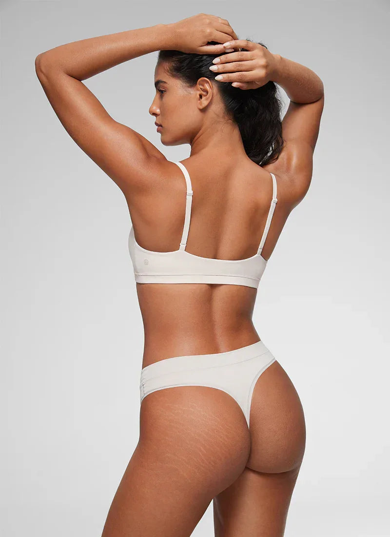 חזיית טופ ללא עצם וללא סגירה אחורית ללוק עדין ולא מתנשא ולהופעה לוהטת